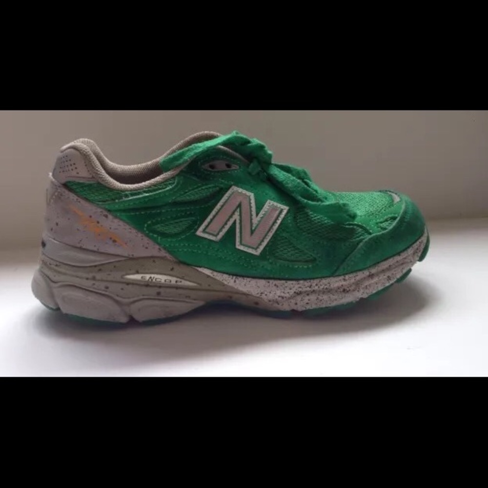 For sale: New Balance running shoes - Women 6