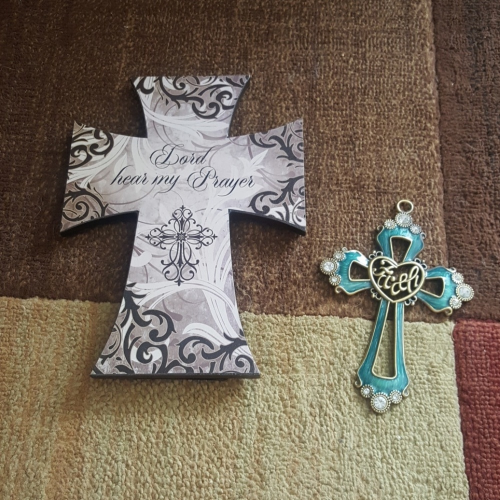 Set of 2 crosses