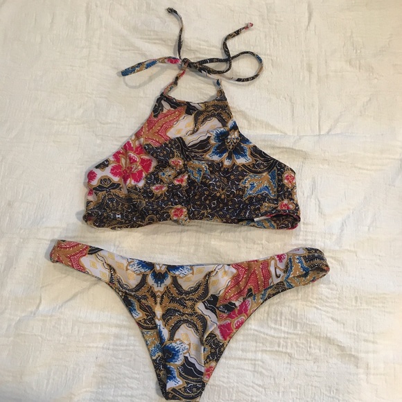 Beach Riot Bikini Set in Le Fleur Size L - Picture 6 of 8