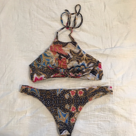 Beach Riot Bikini Set in Le Fleur Size L - Picture 7 of 8