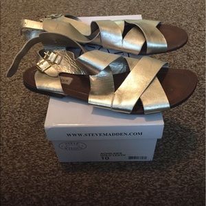 Steve Madden Achilees Gold Leath Sandals.