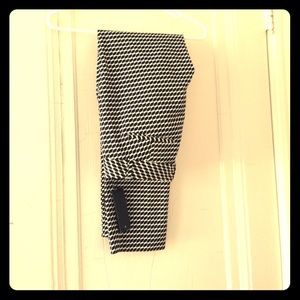 Banana Republic Hampton Pants size 4 black & white