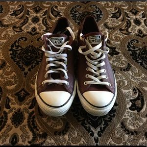 Low-top leather Converse Chuck Taylor Burgundy