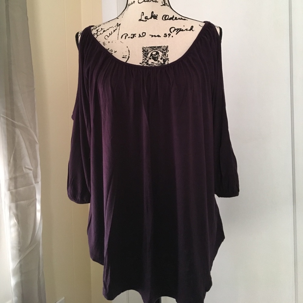 Cold shoulder flowy tunic