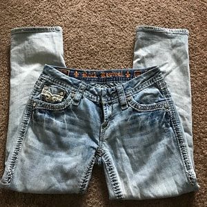 Rock revival Ella Capri