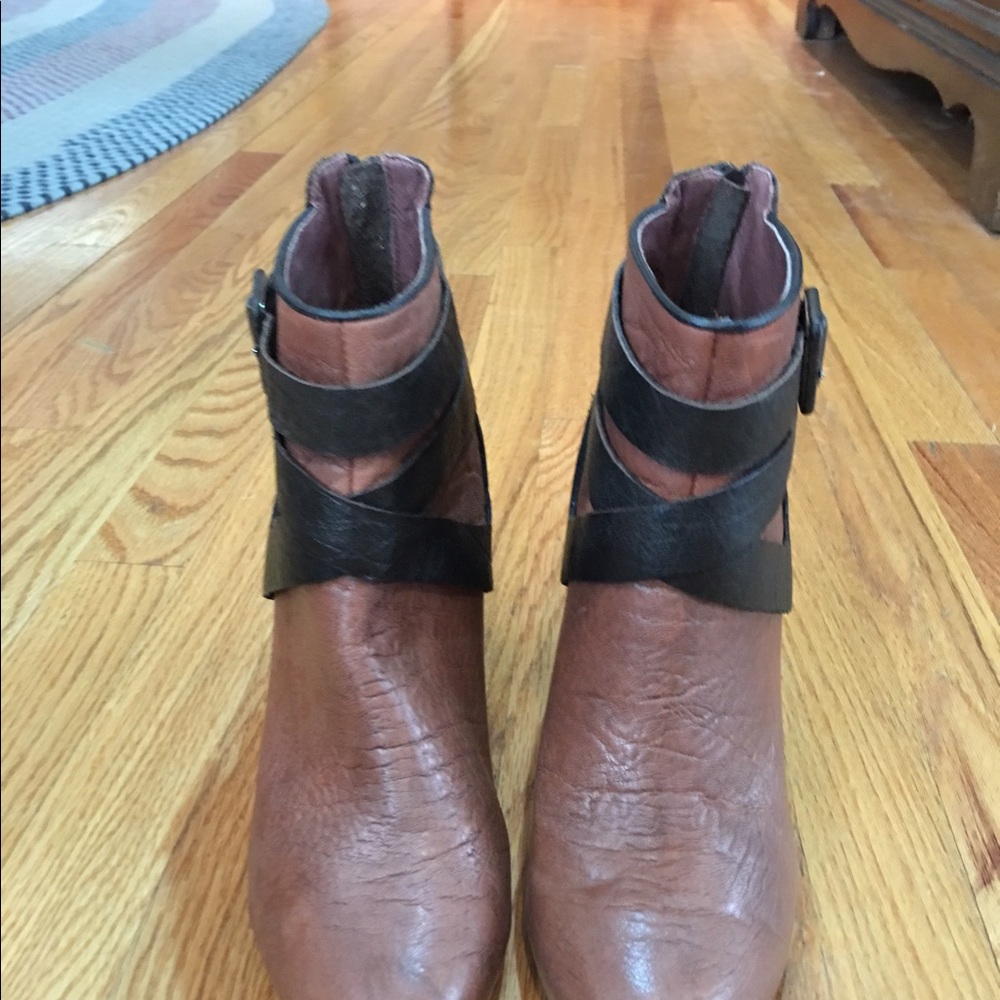 Faryl Robin Women's Camel and Brown Boots
