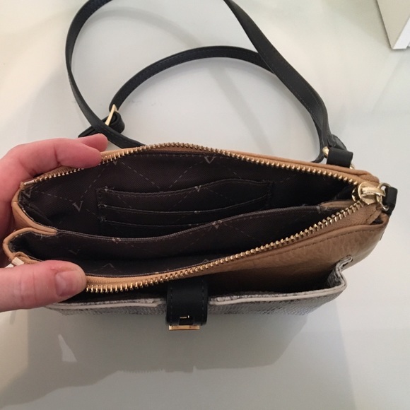 vince camuto - small cross body bag - Picture 3 of 3