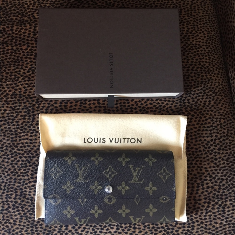 Louis Vuitton wallet with dust bag and box