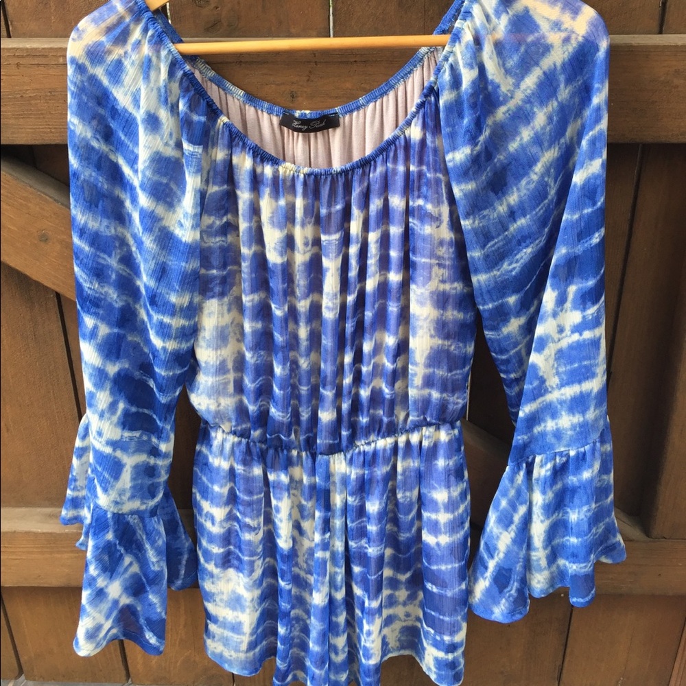 Chiffon short jumper with bell sleeves