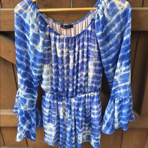 Chiffon short jumper with bell sleeves