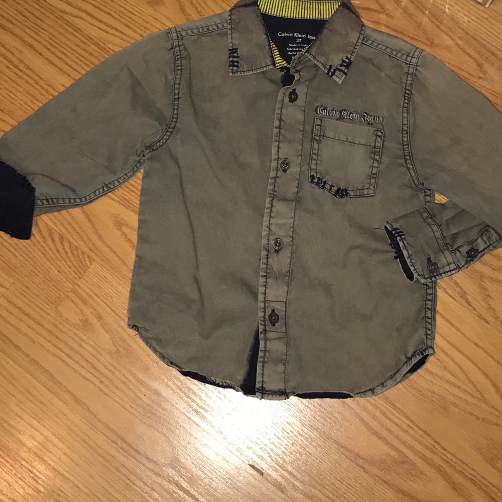Long Sleeve Calving Klein Shirt for Boys. Size 3T