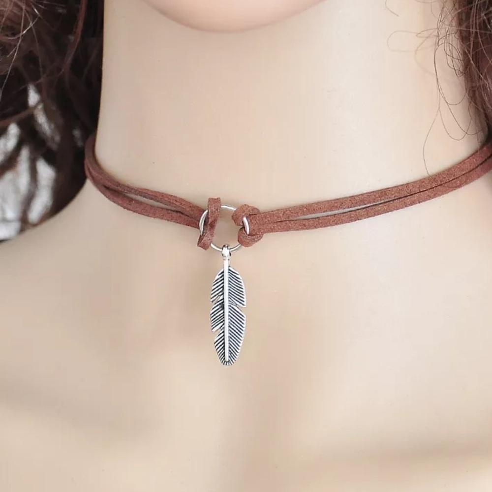 BROWN LEATHER AND FEATHER CHOKER