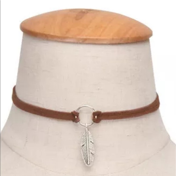 BROWN LEATHER AND FEATHER CHOKER - Picture 2 of 3