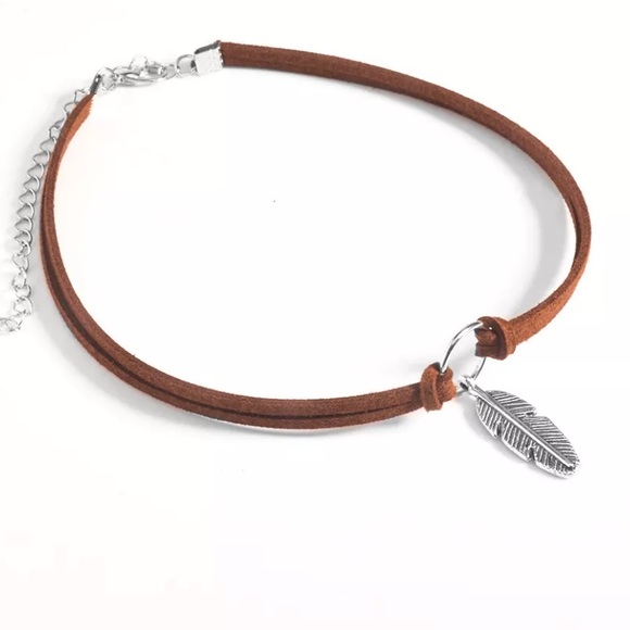 BROWN LEATHER AND FEATHER CHOKER - Picture 3 of 3