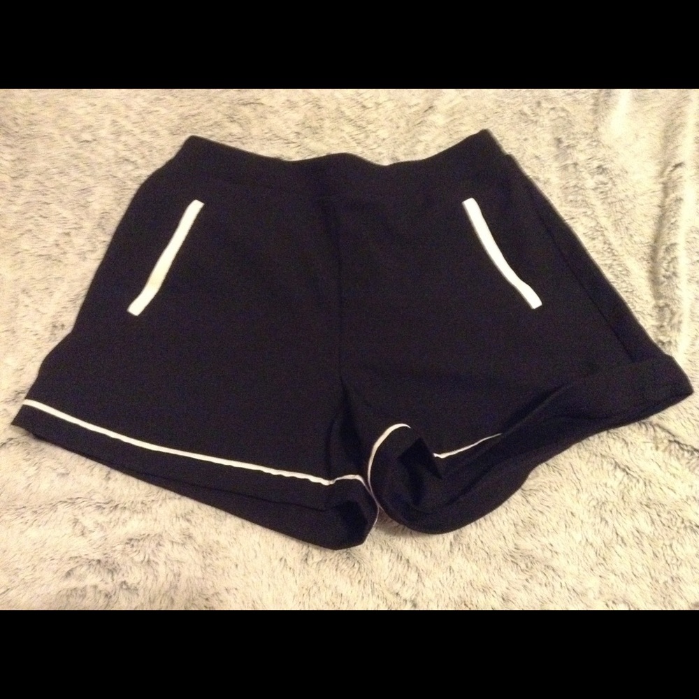 Elodie: Dress Shorts