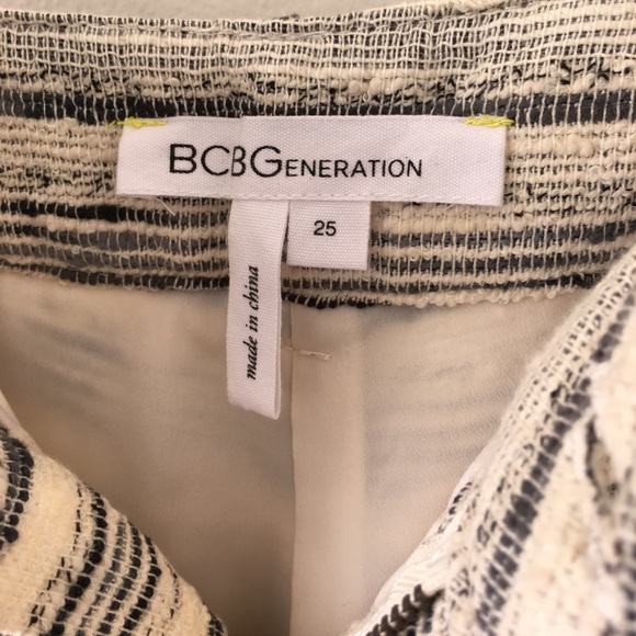 NWOT BCBGeneration textured cotton shorts - Picture 3 of 4