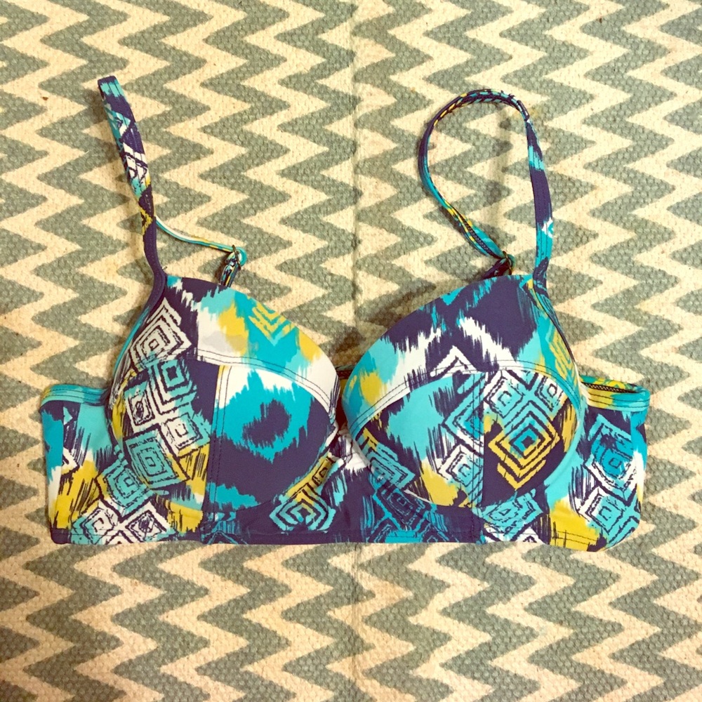 Swim suit top size M