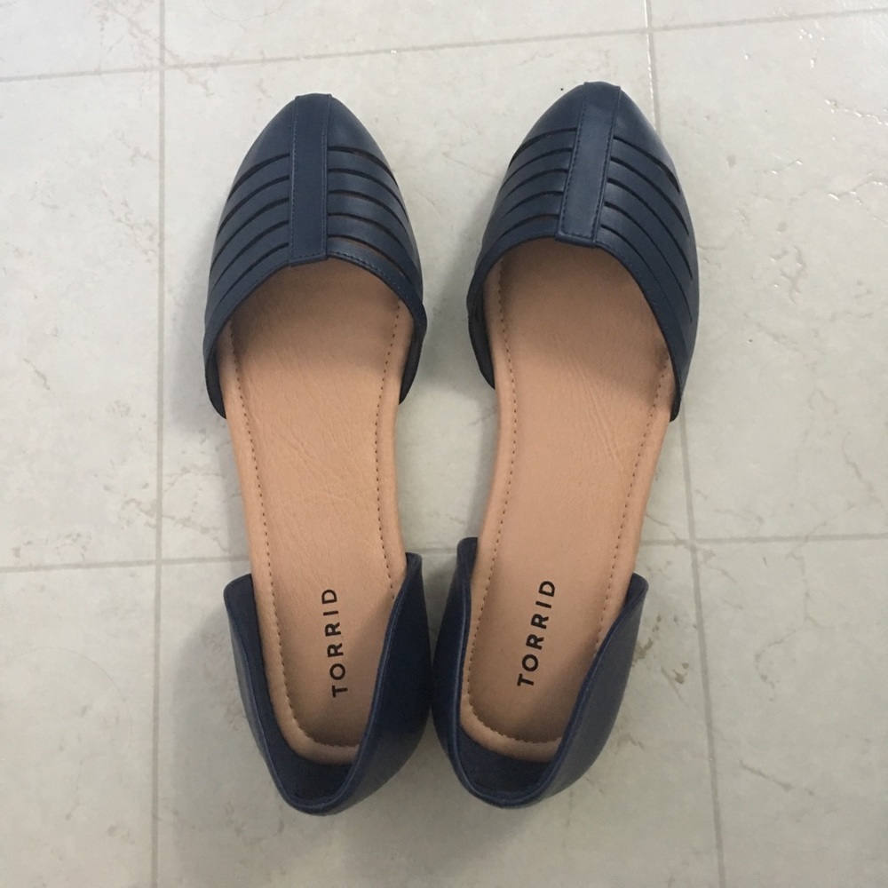 Navy blue dress shoes for women.