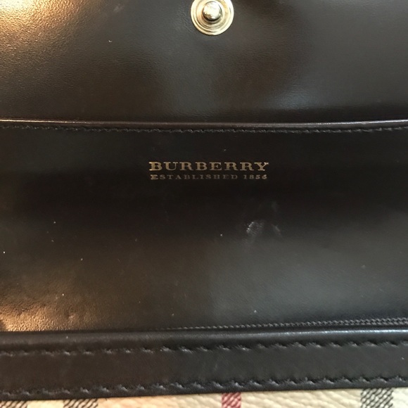 Used Burberry Wallet in good shape - Picture 2 of 7