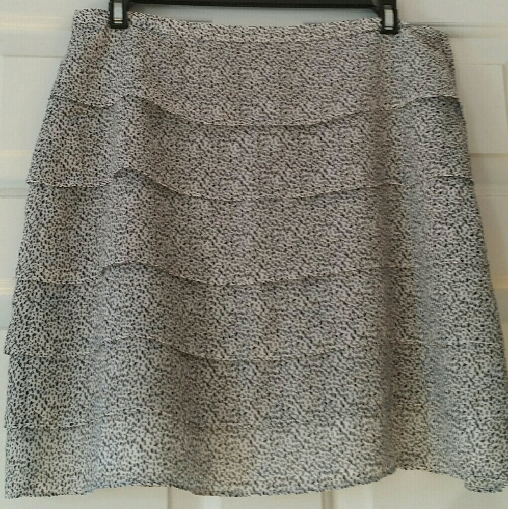 H&M silk ruffles skirts