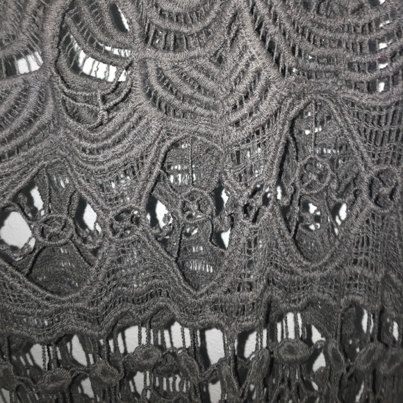 Crocheted black tank top - Picture 2 of 2