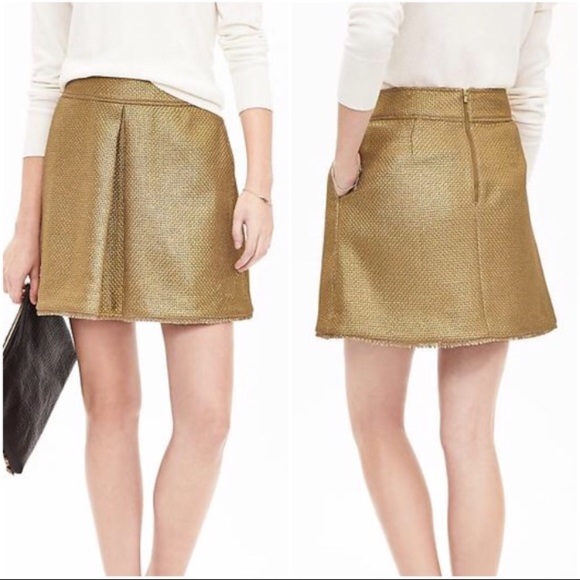 Banana Republic Gold Holiday Metallic A Line Midi Banana Republic Gold Holiday Metallic A Line Midi
