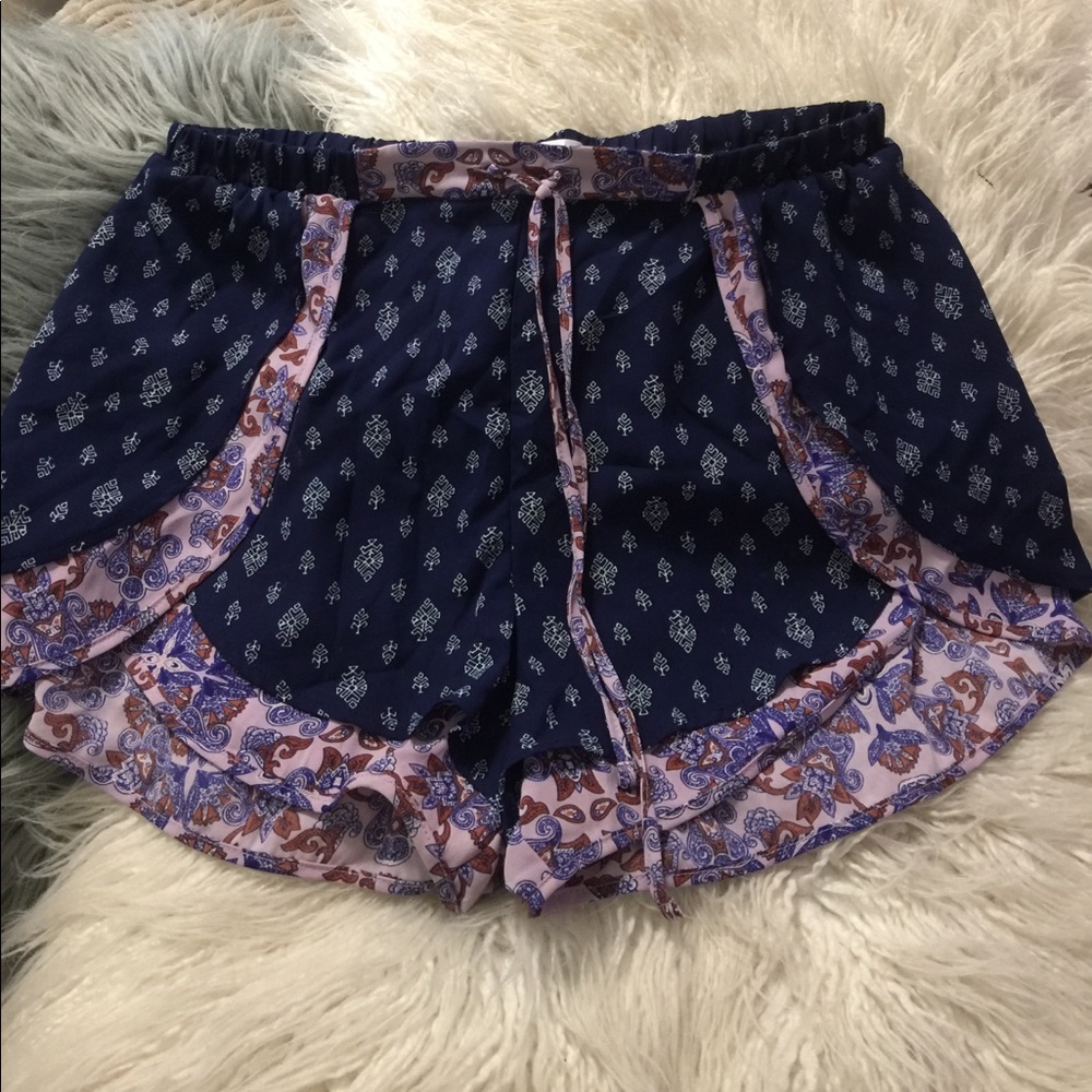 Xhilaration paisley flowy layered shorts