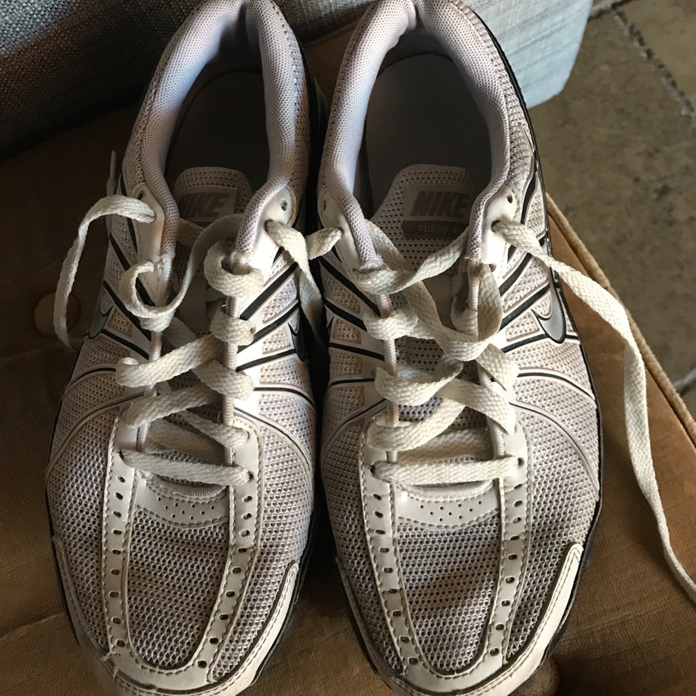 Nike shoes - Picture 2 of 4