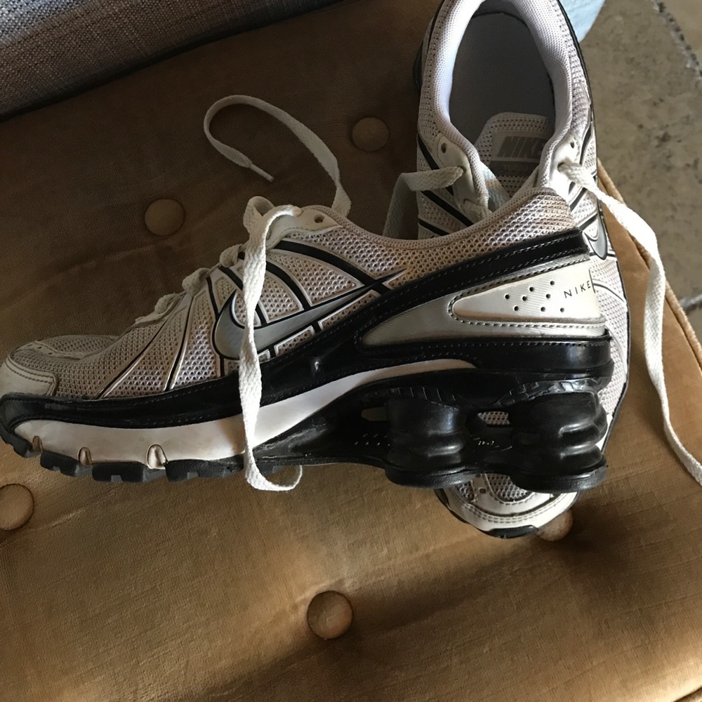 Nike shoes - Picture 3 of 4
