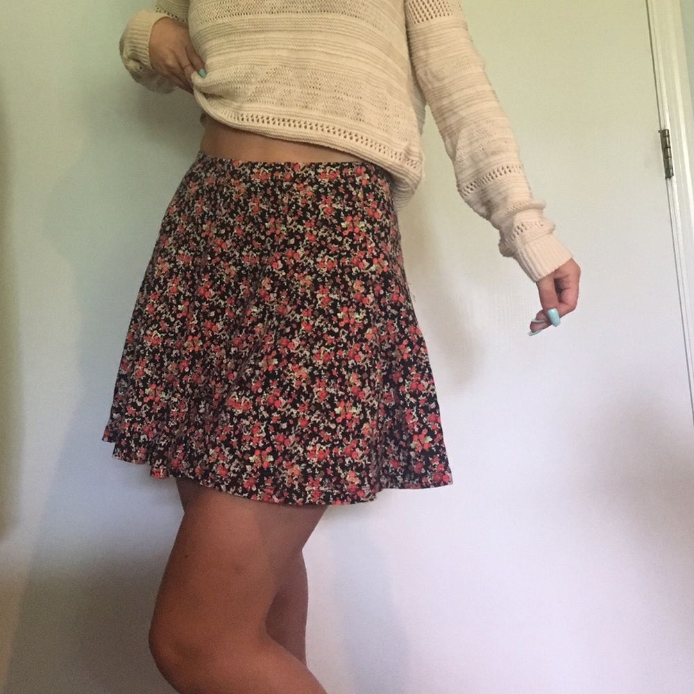 high waisted flower pattern skirt !!