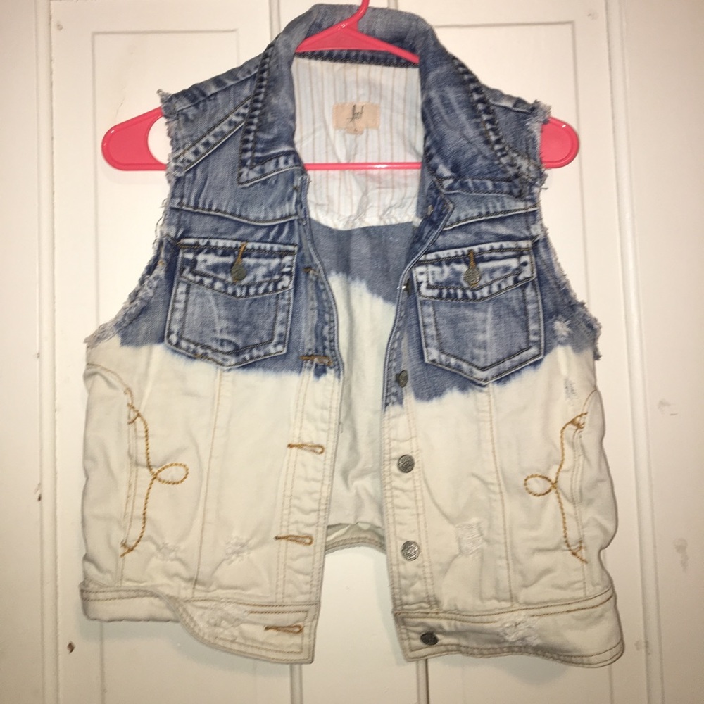 Sleeveless jean jacket