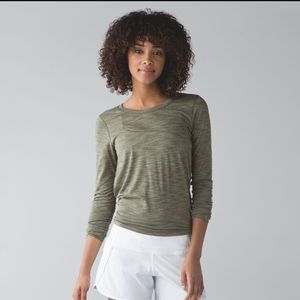 Lululemon Beat the Heat long sleeve sz 4