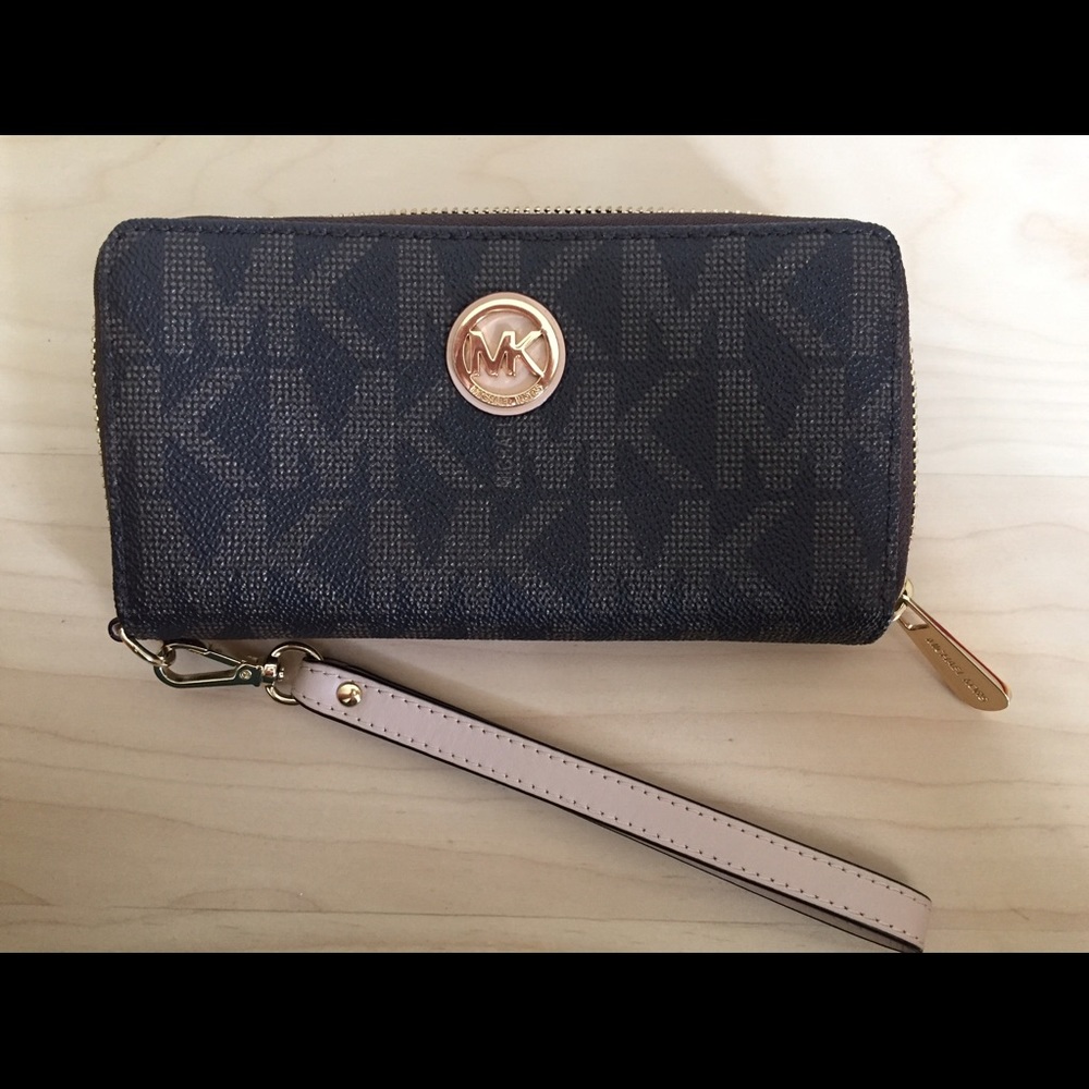 Michael Kors Phone/Wallet Wristlet