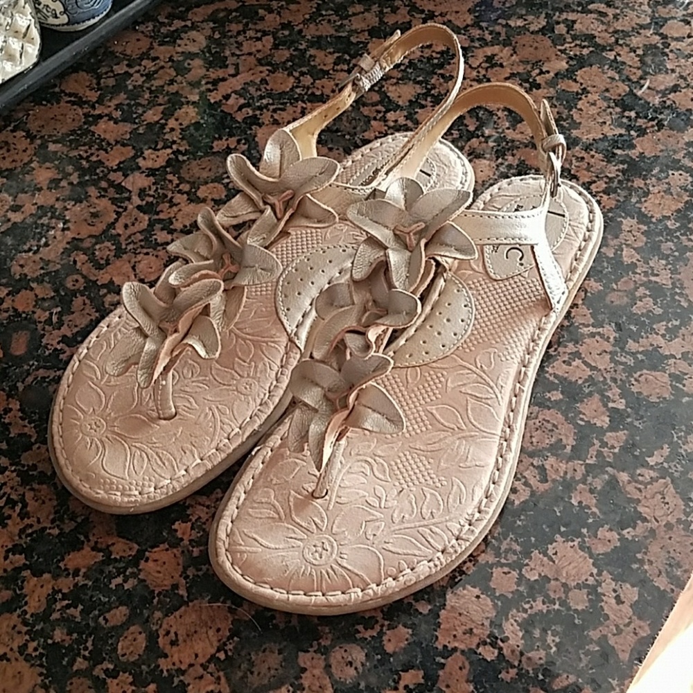 Born ladies sandals leather