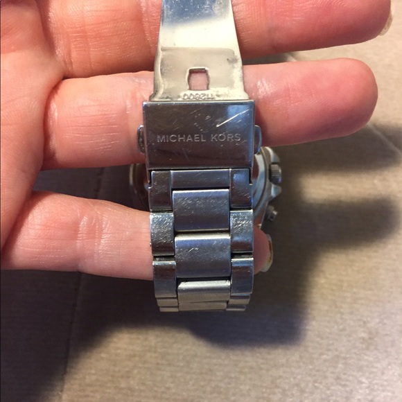 Michael Kors silver watch with pave diamonds - Picture 3 of 4