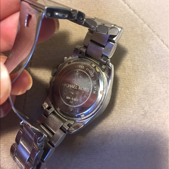 Michael Kors silver watch with pave diamonds - Picture 4 of 4