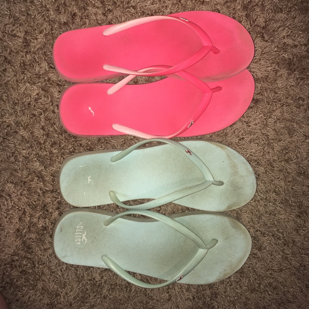 2 pairs of hollister flip flops