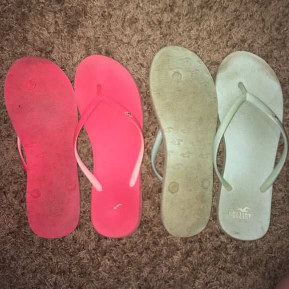 2 pairs of hollister flip flops - Picture 2 of 3