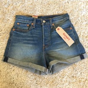 SUBMIT ANY OFFER Levi's wedgie fit shorts
