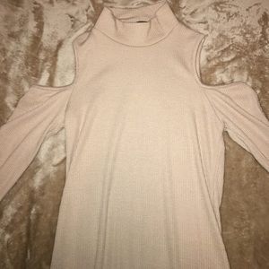 Dress with bare shoulders and elbow length sleeves