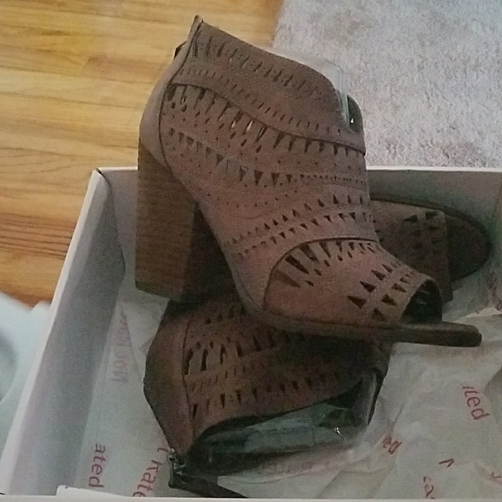 Peep toe booties - Picture 2 of 2