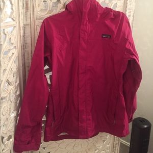 Patagonia raincoat size L