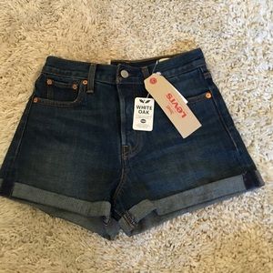 SUBMIT ANY OFFER Levi's wedgie fit shorts