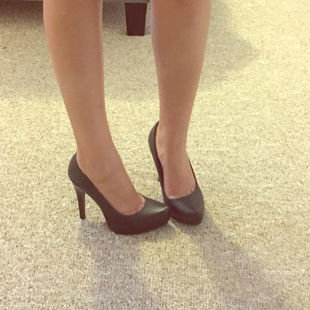 Black Andrea Almond Toe Pumps