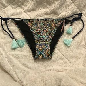 VS tassel tie swimsuit bottoms M