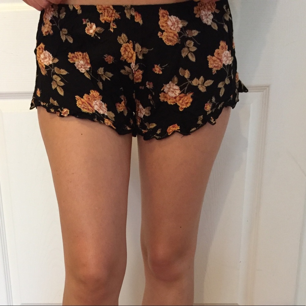 Brandy Melville floral shorts - EUC