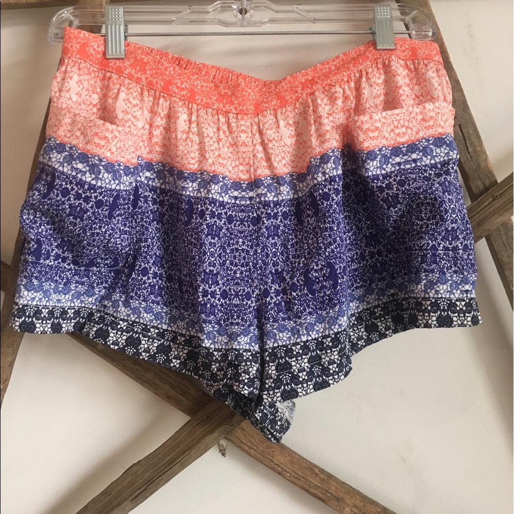 Patterned gypsy shorts with pockets