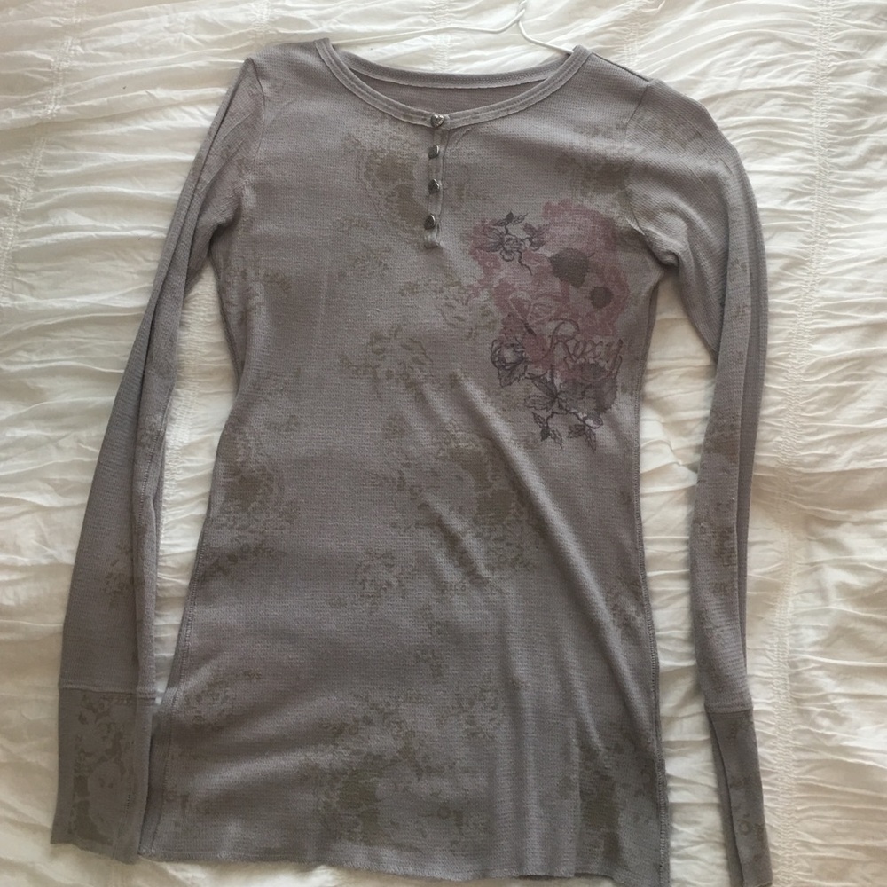 Lilac colored Roxy tee