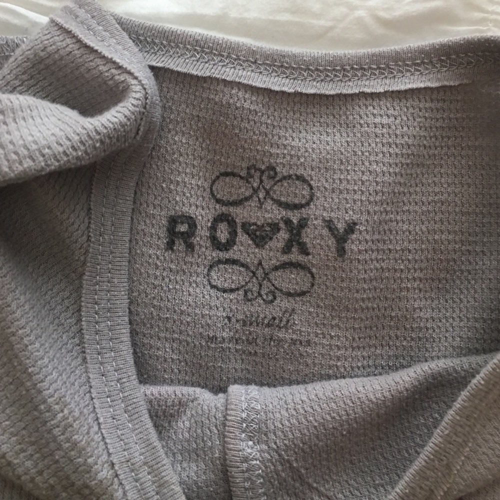 Lilac colored Roxy tee - Picture 2 of 3