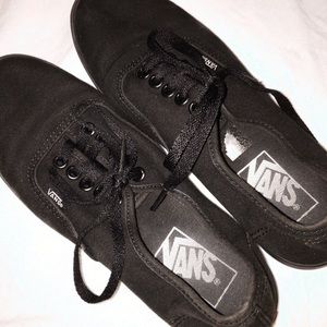 Used women's all black Vans